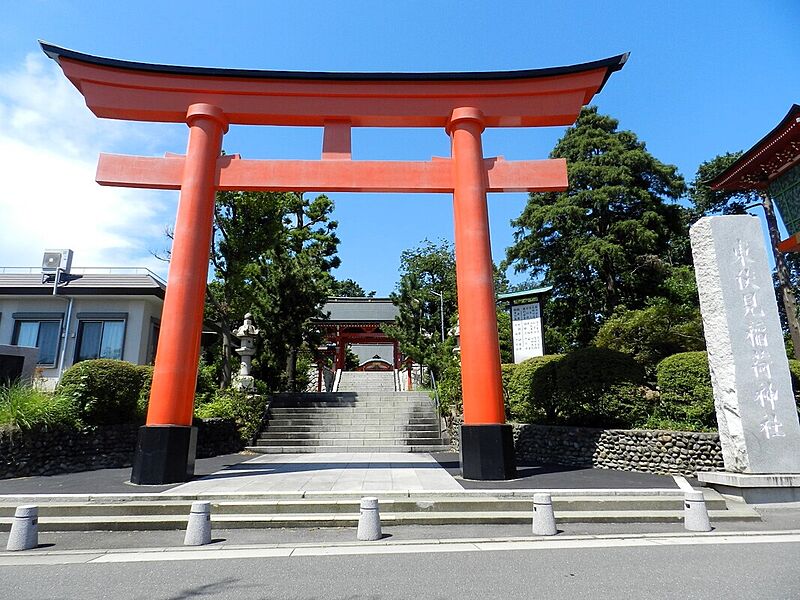 広大なパワースポット「東伏見稲荷神社」があります