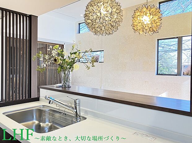 【創造されるデザイン】
西武新宿線「上井草」駅まで徒歩12分。低層の住宅が広がる閑静な住宅街に、こだわりのデザインでお届けする新築戸建が登場！ゆとりのある「4LDK」の住まいです。