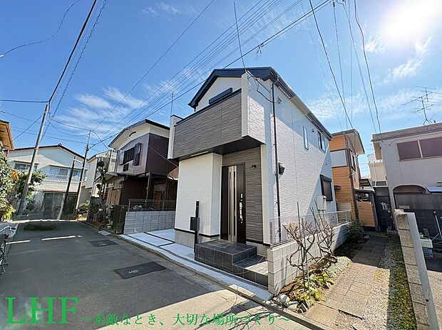 【現地外観写真】
西武新宿線「下井草」駅徒歩12分、西武池袋線「富士見台」駅徒歩13分!バス利用で、都営大江戸線や西武有楽町線などの乗り入れがある「練馬」駅へもアクセスでき、通勤や通学に便利です。