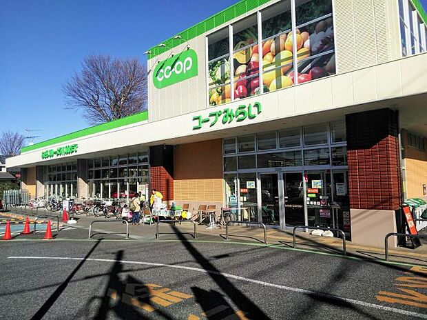 コープみらい コープ上井草店まで約250m 徒歩4分。営業時間9:00~23:00、駐車場53台有り。ATM、宅配、飲料水サービスに対応しています。HP上で、デジタルチラシを確認することができます。