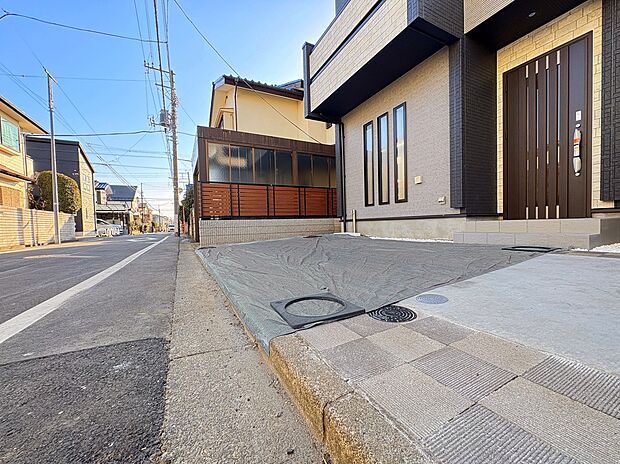 【【カースペース】】各棟カースペース1台分(車種による)が確保されており、カーライフを楽しむことができます。バイク・自転車置き場としても重宝するスペースです。※1号棟成約/2026.1.17撮影