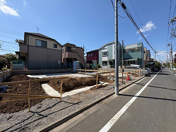 【【前面道路を含む現地写真】】【前面道路を含む現地写真】
第一種低層住居専用地域に位置する、閑静な住宅街。徒歩8分の距離にあるバス停から、JR中央線「荻窪」駅も利用可能です。都心へのアクセスも良好◎