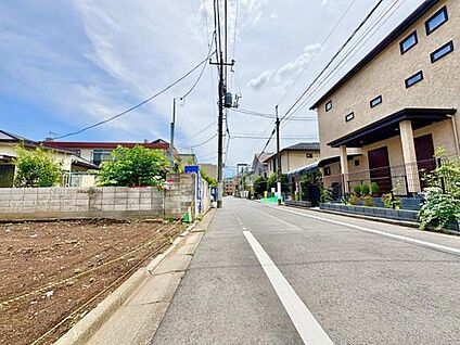 【前面道路含む現地写真】