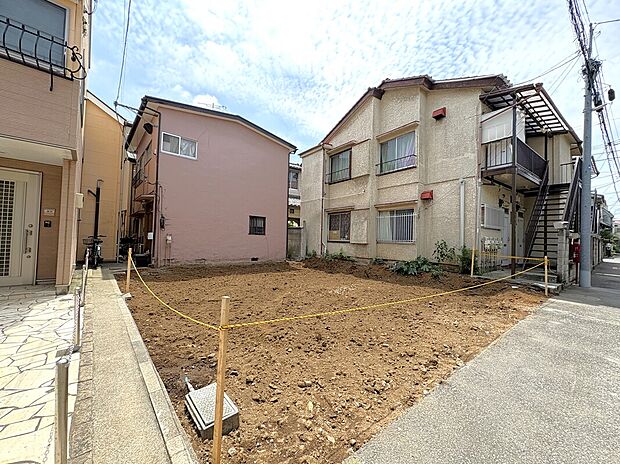 【【現地土地写真】】整形地につき、敷地を有効活用した住まいをご検討いただけます。4LDK・建物面積125m2超の参考プランもご用意しております。/2026年8月1日撮影