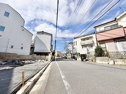 【前面道路含む現地写真】