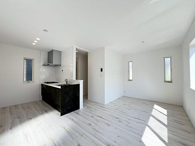 ◆住まわれる方がインテリアコーディネートを楽しめるようシンプルデザインを採用した物件！