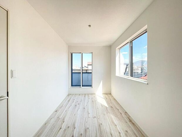 ◆窓ガラスは断熱性の優れたLow-E複層ガラスを採用しており、快適な空間を保ちます！網戸標準装備！