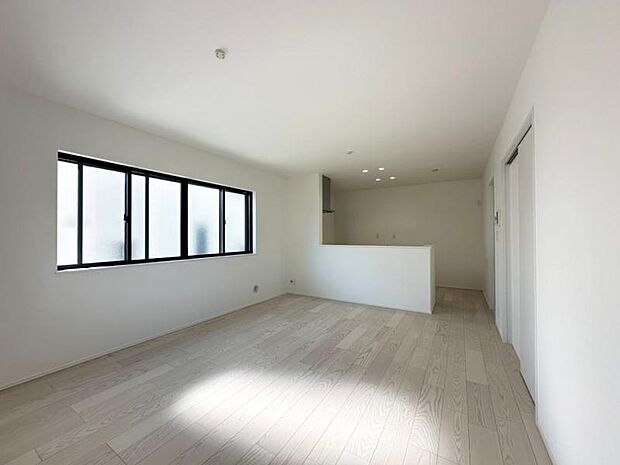 ■LDK15帖!インテリアショップで見かけた気になる家具も置ける、ゆったりとしたリビング空間です!浴室洗面室を集約しており家事動線もスムーズ!