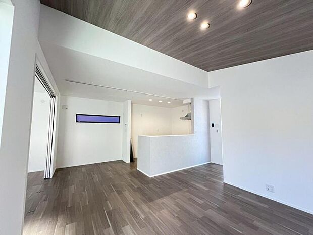 ◆インテリアショップで見かけた気になる家具も置ける、ゆったりとしたリビング空間です！お客様を招いてパーティーも楽しめます！