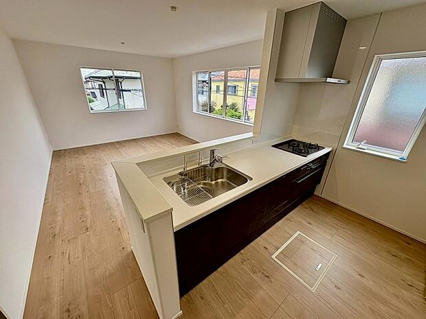 キッチン　家族とおしゃべりしながらお料理もできる対面式を採用。