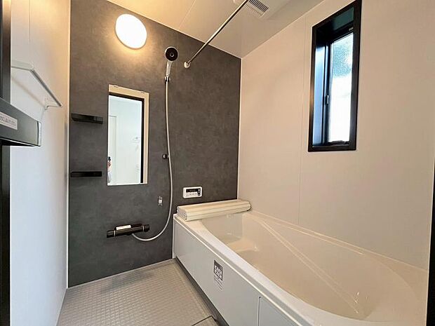 浴室　1日の疲れを癒すバスルームはゆったり1坪サイズ！お湯の量も少なくなるエコベンチ付きの浴槽！