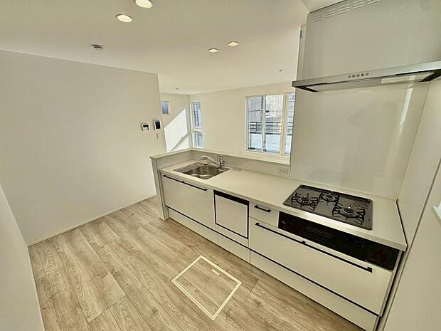 キッチン　家族とおしゃべりしながらお料理もできる対面式を採用。