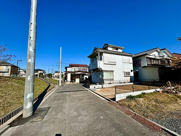 【現地写真/2025年11月撮影】西側5m公道面で駐車もスムーズ!