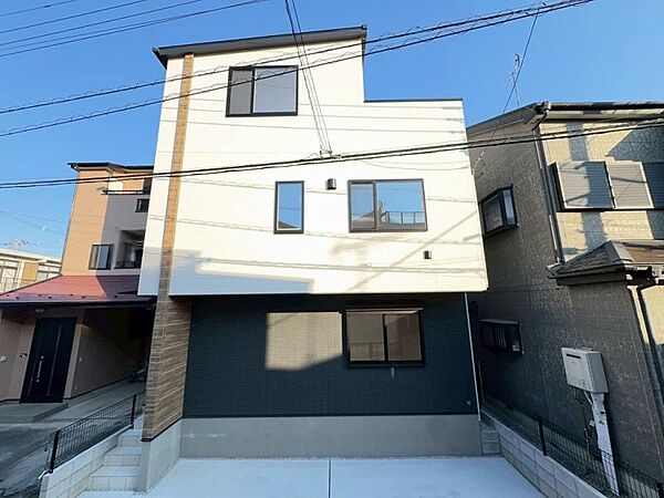 【現地外観写真】「上福岡」駅より「池袋」駅へ乗り換えなしでアクセス可能です 。自転車なら約8分と近く、川越駅へも2駅と便利なエリア 。寺尾小・中学校まで共に徒歩5分圏内で子育て世帯も安心の住環境です。