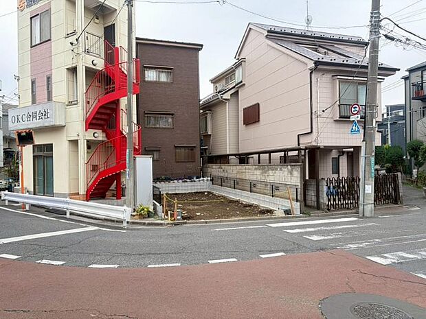 【現地写真】本物件は未完成のため、お近くにある同仕様の完成物件をご案内いたします。完成後の暮らしをイメージしながら、安心してご検討いただけます。どうぞお気軽にお問合せください。（2026年3月撮影）