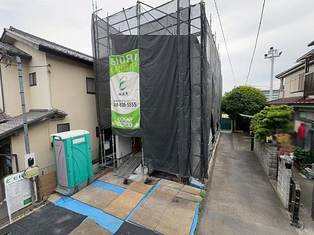 【現地外観写真】サミットやセイムスなど生活に欠かせない施設が徒歩8分圏内に充実。さらに浦和パルコも徒歩圏内で、日常の買い物からお出かけまでマルチにこなせるロケーション。(2026年5月撮影)