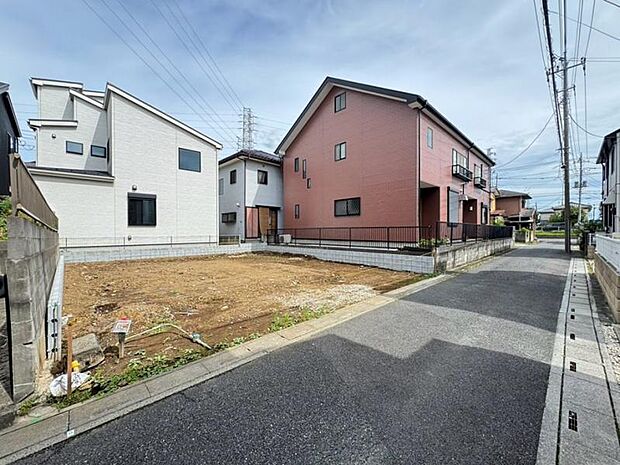 本物件は未完成のため、お近くにある同仕様の完成物件をご案内いたします。完成後の暮らしをイメージしながら、安心してご検討いただけます。どうぞお気軽にお問合せくださいませ。（2026年8月撮影）
