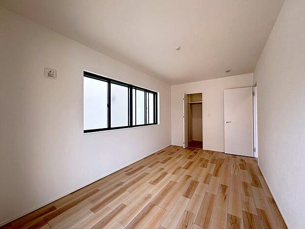 【【1F洋室8.2帖】】収納力のあるウォークインクローゼット付◎