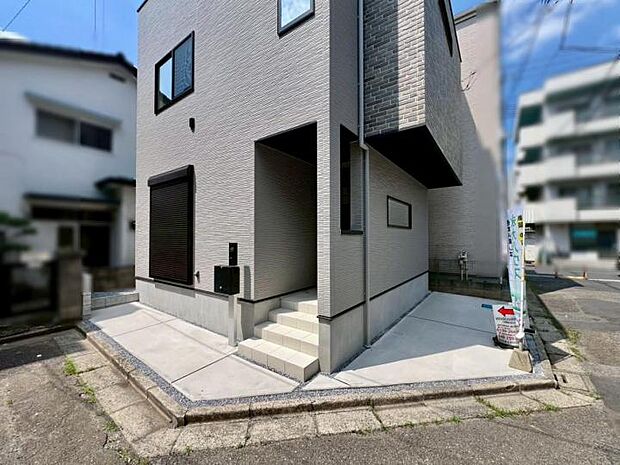 【外観】■外壁は雨が汚れを落としてくれるセルフクリーニング機能採用! 建物の美しさ保ちやすいです!※2025.7月撮影