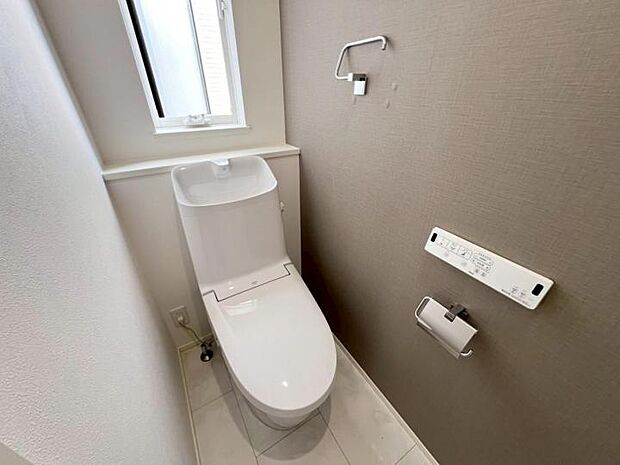 【トイレ】■エコで経済的な節水型ウォシュレットトイレ!シャープなフォルムは汚れも拭きやすくお手入れラクラク!