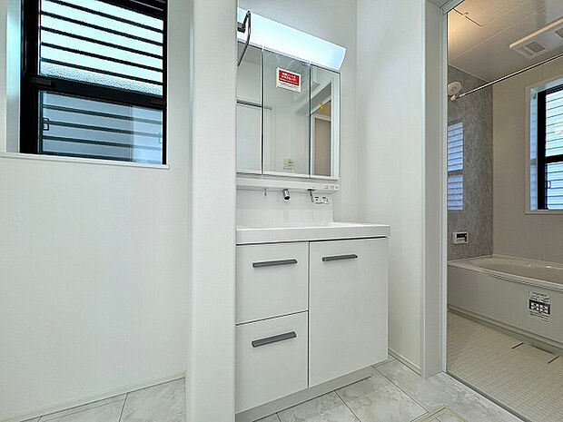 【洗面】洗面からお化粧まで♪忙しい朝の準備に便利な洗髪洗面化粧台!