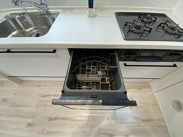 【【キッチン】】食器洗い乾燥機で毎日の洗い物もらくらく◎水と洗剤の力で素早く落とす