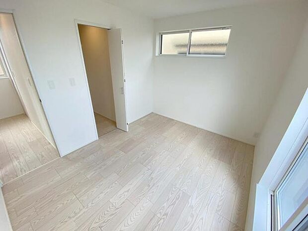 【【3F洋室5.6帖】】バルコニーに面しているので布団が干しやすい