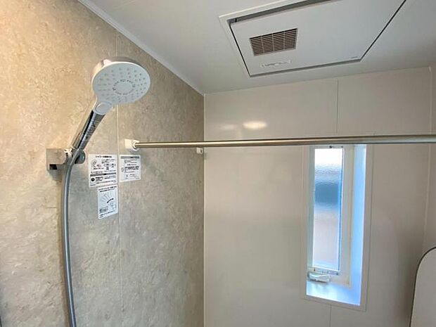 【【浴室】】浴室換気乾燥暖房機とランドリーパイプで室内干し可能