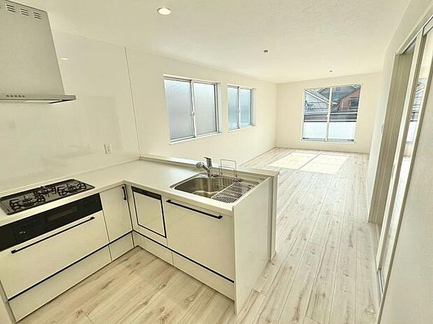 【キッチン】使いやすいオールスライド収納。食洗機・浄水器が標準装備です。