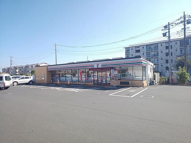 セブンイレブン 越谷間久里団地前店（約670m）