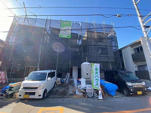 【【現地写真/2025年12月撮影】】周辺には飲食店やコンビニが点在！小中学校も近く通学も安心！