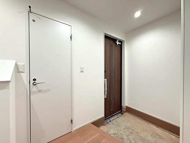 【玄関】◆玄関は施錠開錠スムーズなカードキーを採用しています！