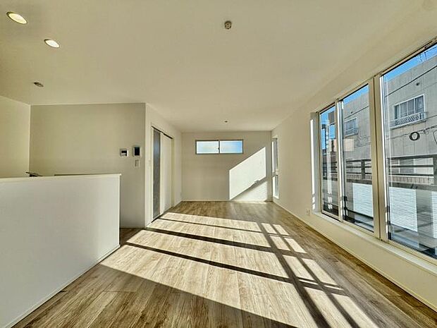 【リビング】リビング　プライベートも守られる2Fリビング。家族団らんのゆったりした時間が過ごせます。