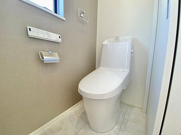 【トイレ】1階・2階にトイレ完備。階段いらずの安心動線で、毎日をより快適に。