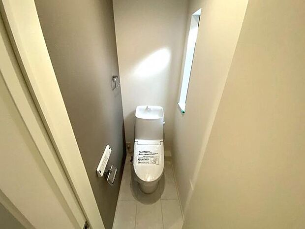 【【トイレ】】1階、2階ともに節水型ウォシュレット機能付トイレ!