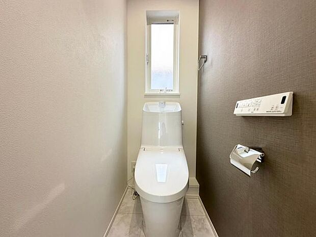 【トイレ】■エコで経済的な節水型ウォシュレットトイレ!シャープなフォルムは汚れも拭きやすくお手入れラクラク!