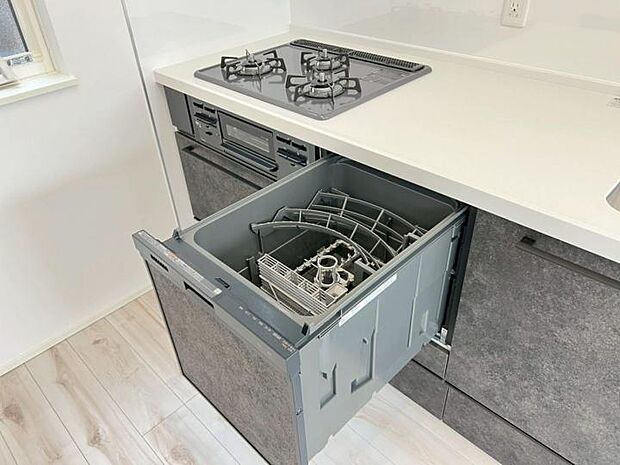 【キッチン】■食洗機を装備した使い勝手の良いシステムキッチン!忙しい家事を時短化して時間を有効活用出来ます!