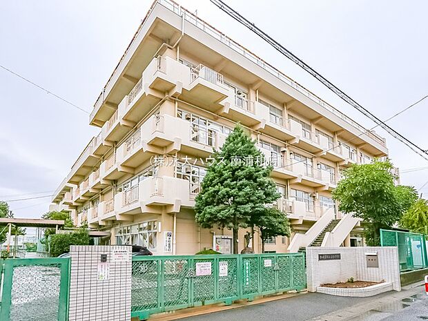 土合小学校（約1,100m）