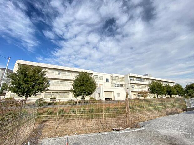 川口市立戸塚西中学校（約1,300m）