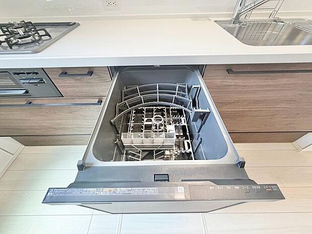 【キッチン】浄水器一体型水栓・食洗機・大容量スライド収納を標準装備!機能美と収納力を兼ね備えたキッチン。
