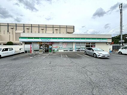 ファミリーマート浦和駒場店 550m(徒歩7分)