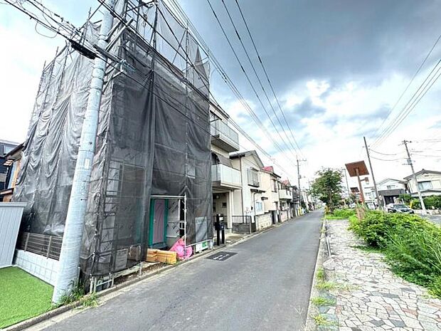 【【現地外観写真】】本物件は未完成のため、お近くにある同仕様の完成物件をご案内いたします。完成後の暮らしをイメージしながら、安心してご検討いただけます。どうぞお気軽にお問合せくださいませ。（2026年8月撮影）