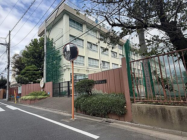 葛飾区立葛美中学校(約1,100m)