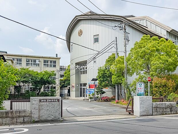 草加市立草加中学校(約2,000m)