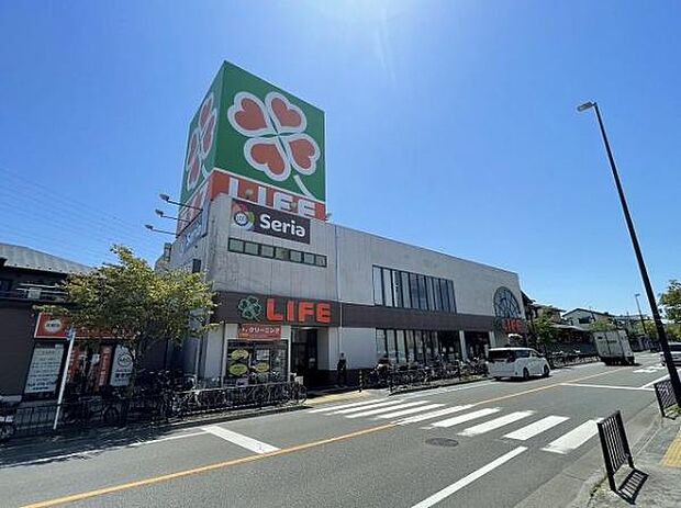 ライフ北越谷店(約900m)
