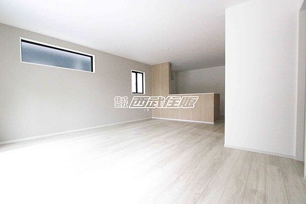 【リビング】アクセントクロスがお洒落なリビング！