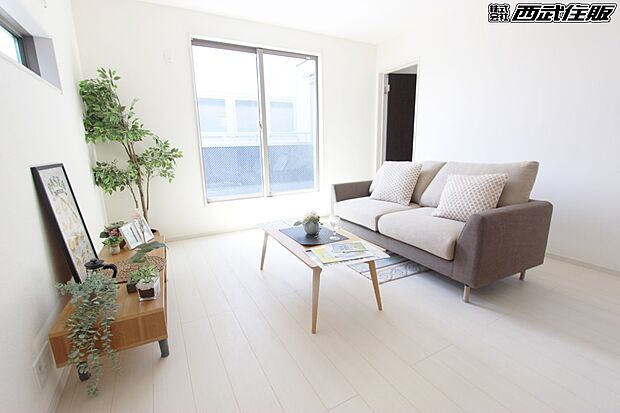 【リビング】家族の憩いの場となること間違いなし！同仕様写真