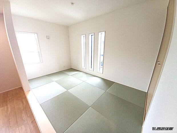 【1階・和室】リビングのとなりにある和室は明るく気持ちの良い空間です。同仕様写真