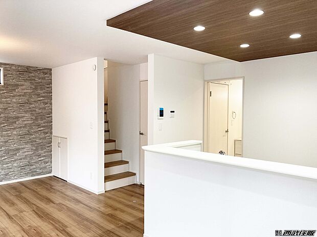 【リビング】明るくてとても広いリビングは自然と家族が集まりそう!同仕様写真