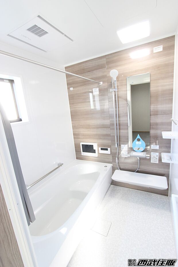 【バスルーム】家事で疲れたママもゆったりと足を伸ばせる広さです♪同仕様写真